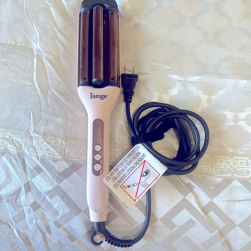 Le Vogue Titanium Deep Waver used once.